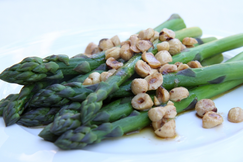 asparagus with hazelnuts1 resized